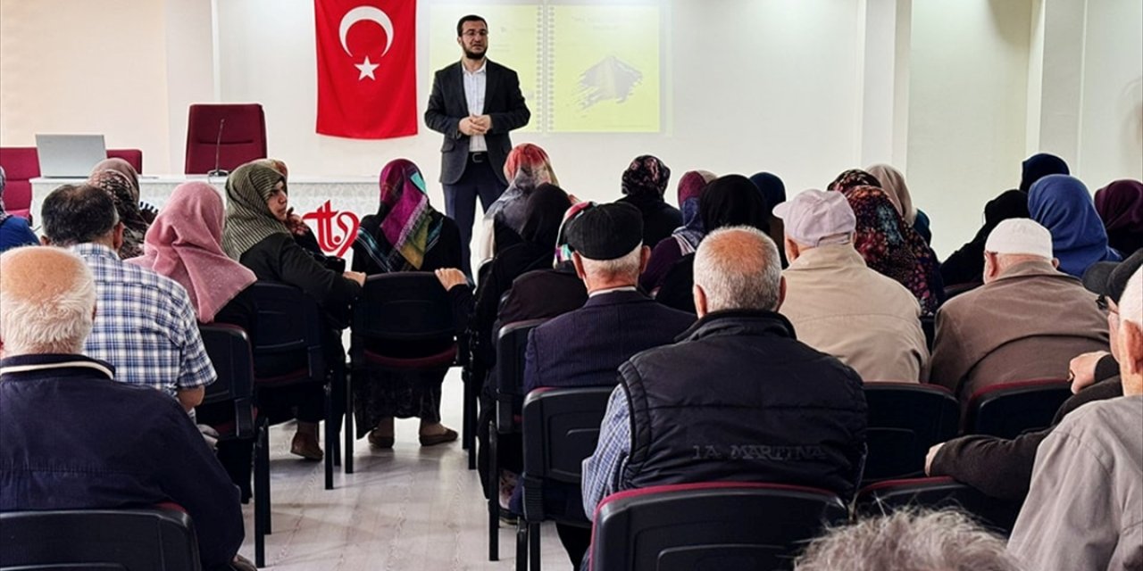 Konya'da hacı adaylarına eğitim verildi