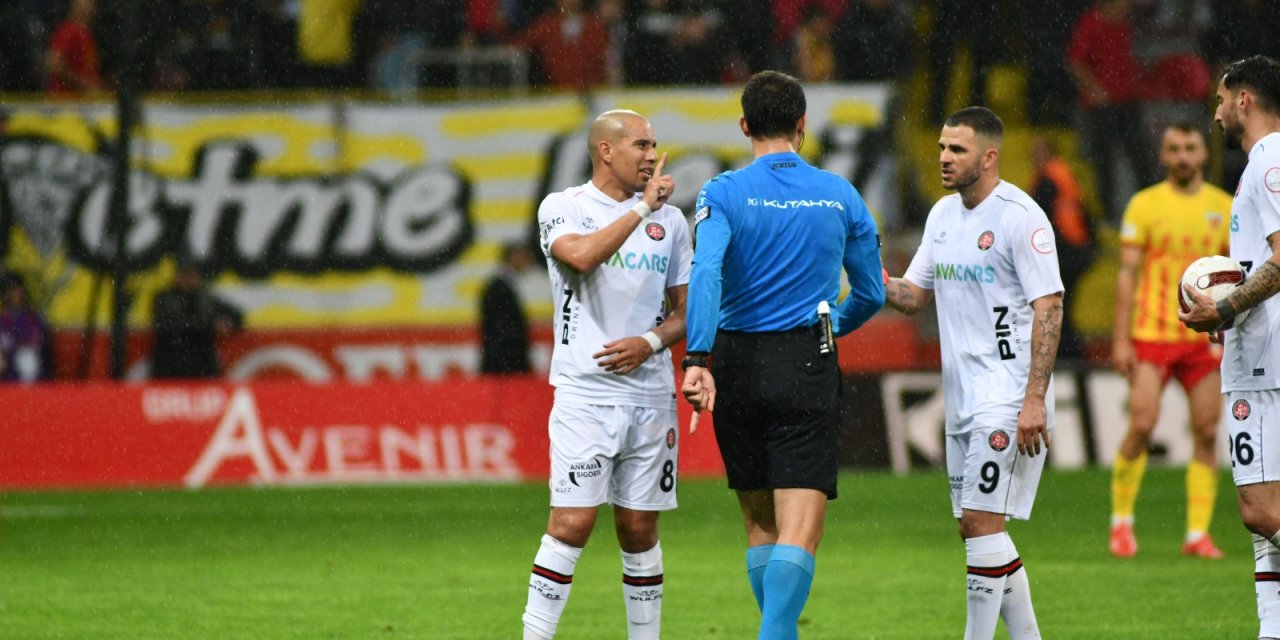 Feghouli'ye 5 maç men cezası