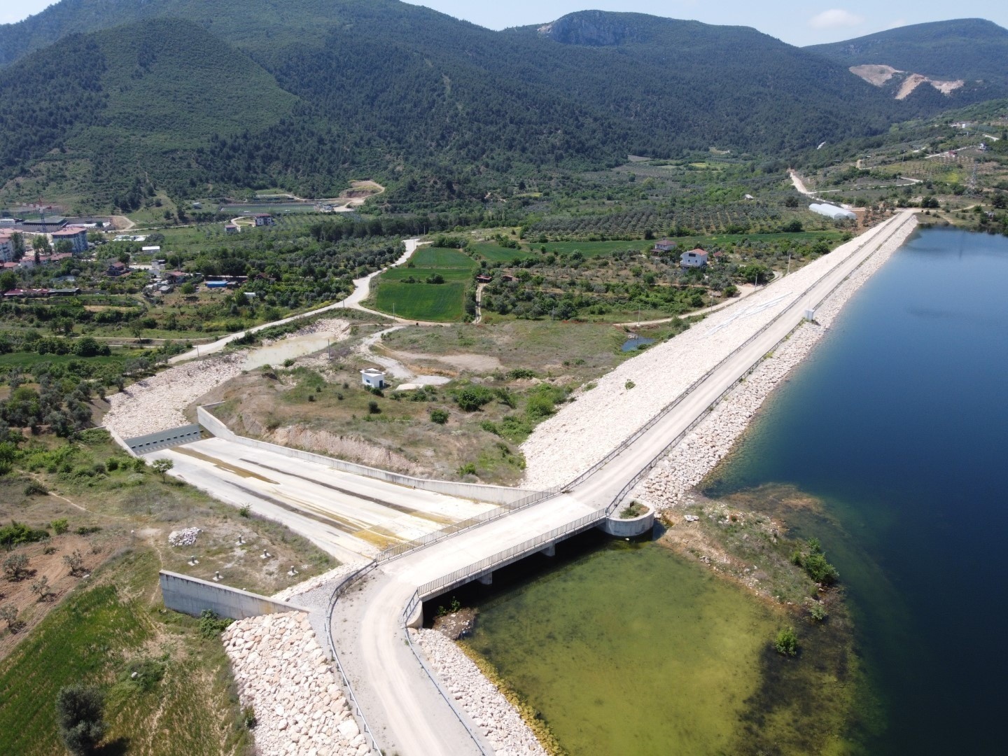 42 bin dekar tarım arazisi sulanarak, ülke ekonomisine katkı sağlanacak