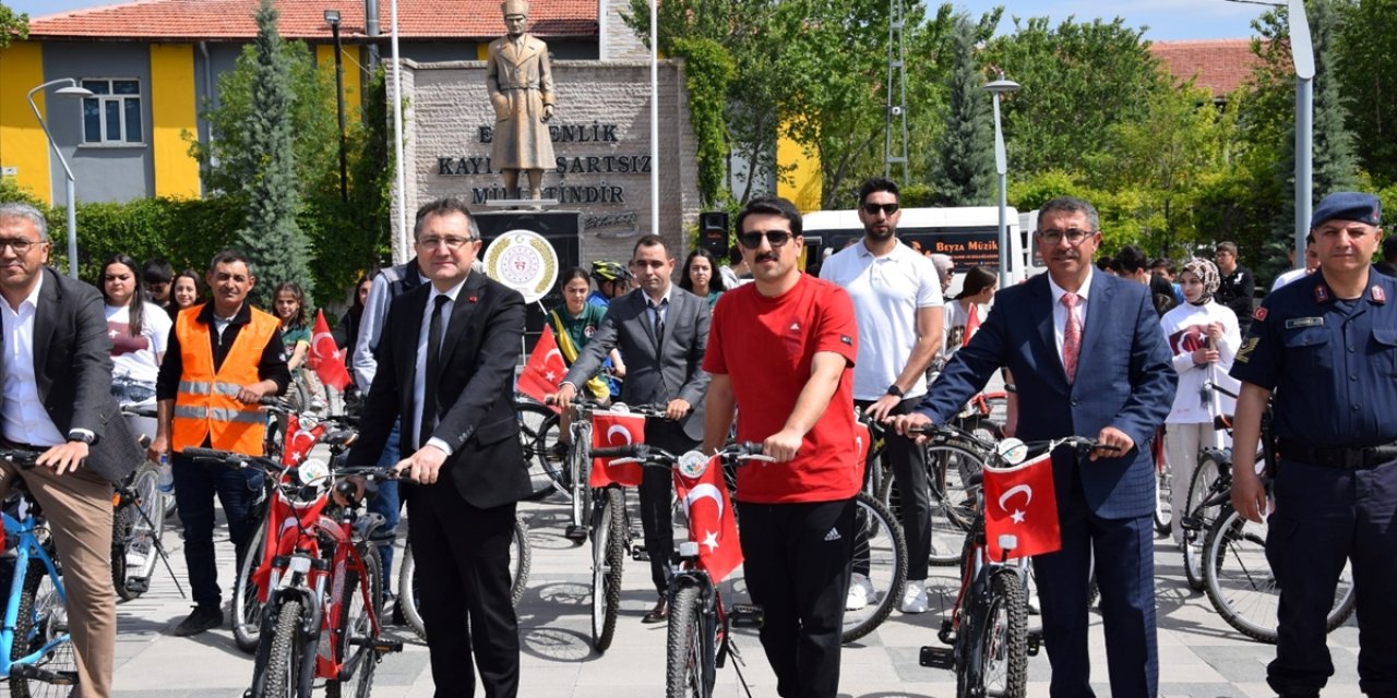 Karapınar'da Kaymakam Önal öğrencilerle bisiklet sürdü