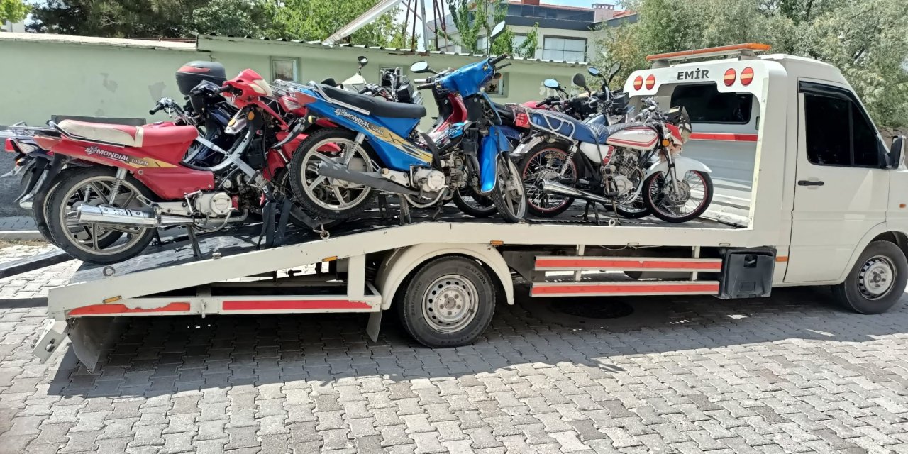 Karapınar’da denetimlerde 12 motosiklet otoparka çekildi