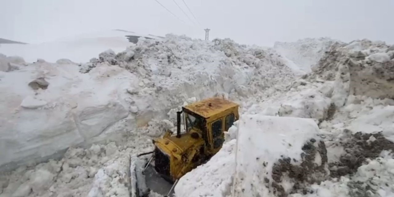 Ekiplerin Mayıs ayında 10 metrelik karla imtihanı!