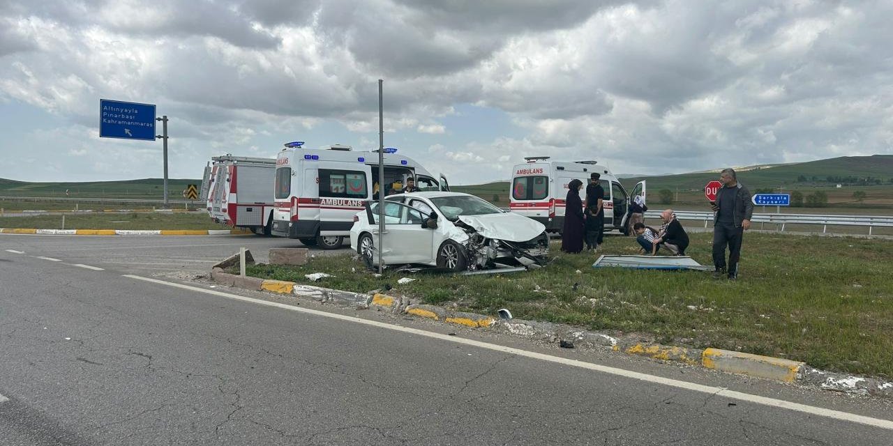 Sivas'ta feci kaza: 11 yaralı