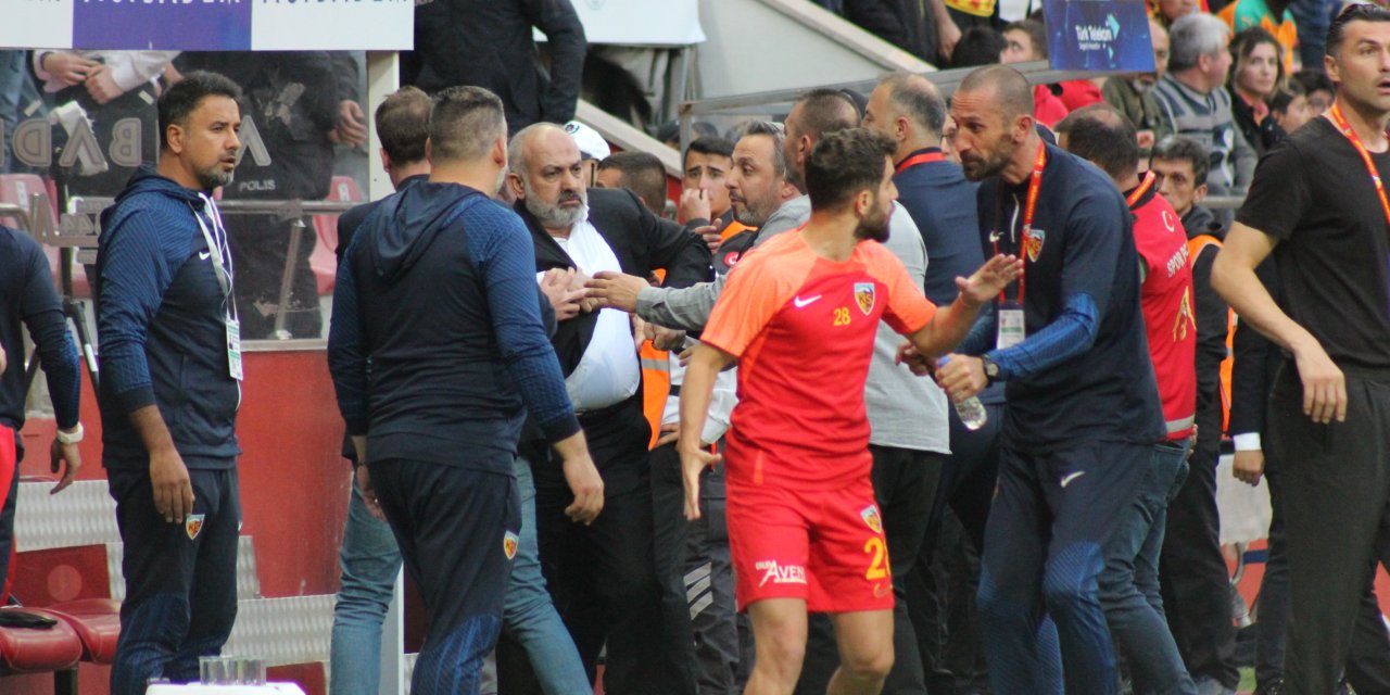 Kayserispor Konyaspor maçında Kulüp Başkanı sahaya girdi