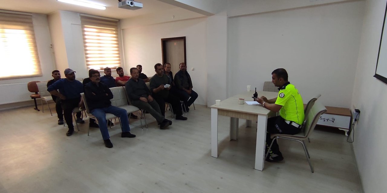 Konya'da motosikletlerle ilgili bilgilendirme toplantısı yapıldı