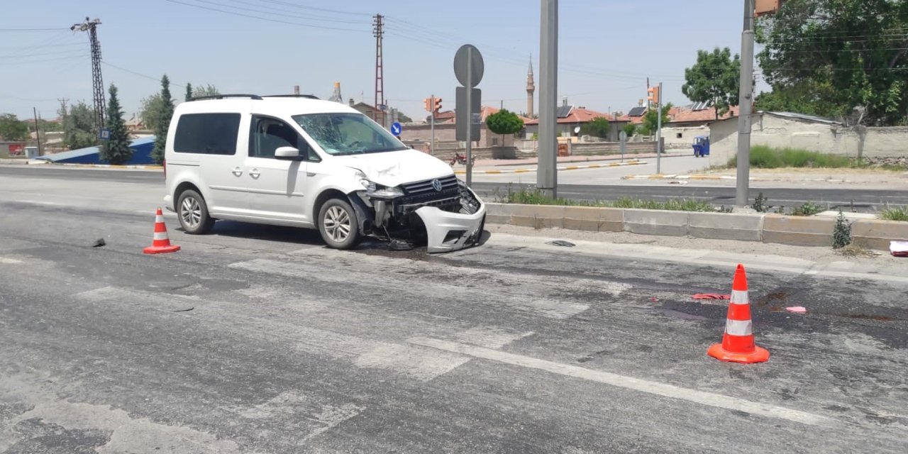 Konya'da hafif ticari araç elektrikli bisikletle çarpıştı: 2 yaralı