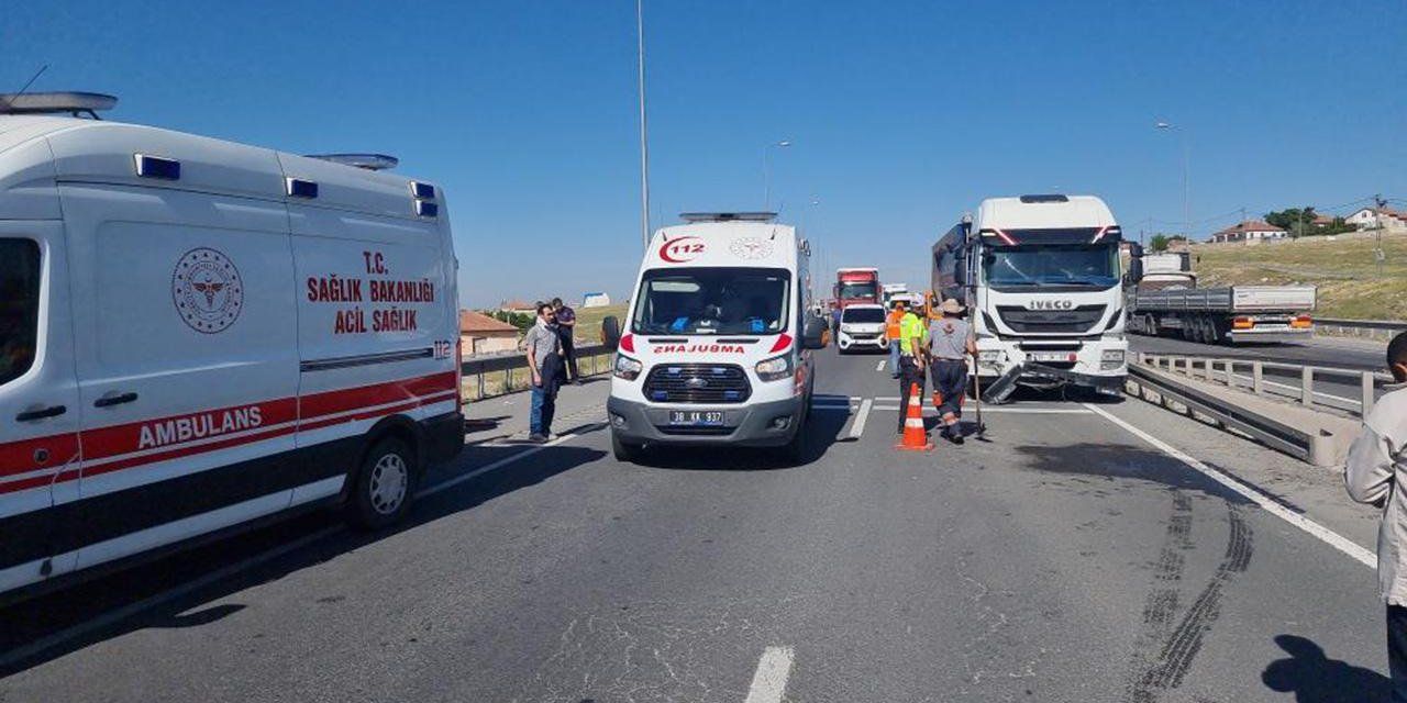 Tırdan dökülen malzeme zincirlemeye kazaya neden oldu: 11 yaralı