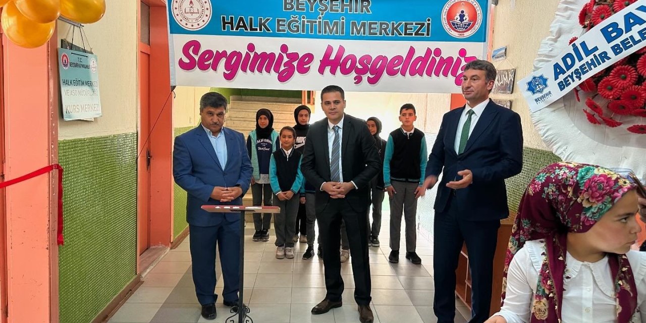 Beyşehir'de kursiyerler el emeklerini sergiledi