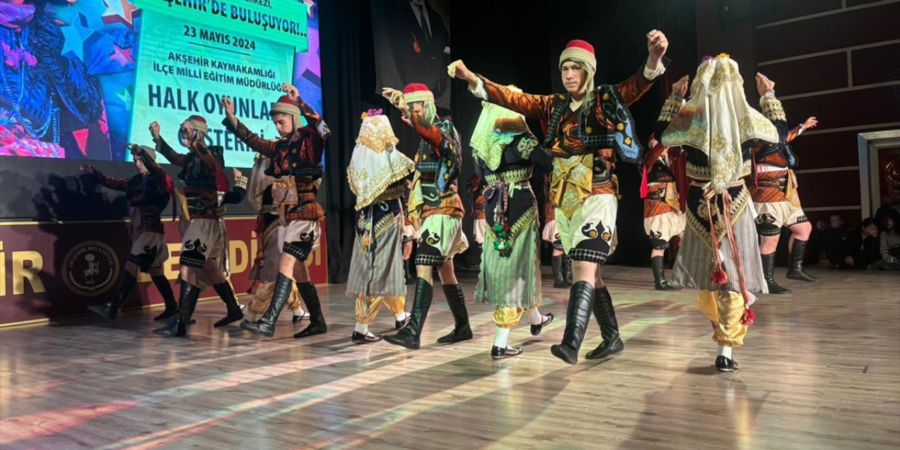 Konya'da halk oyunları gösterisi düzenlendi