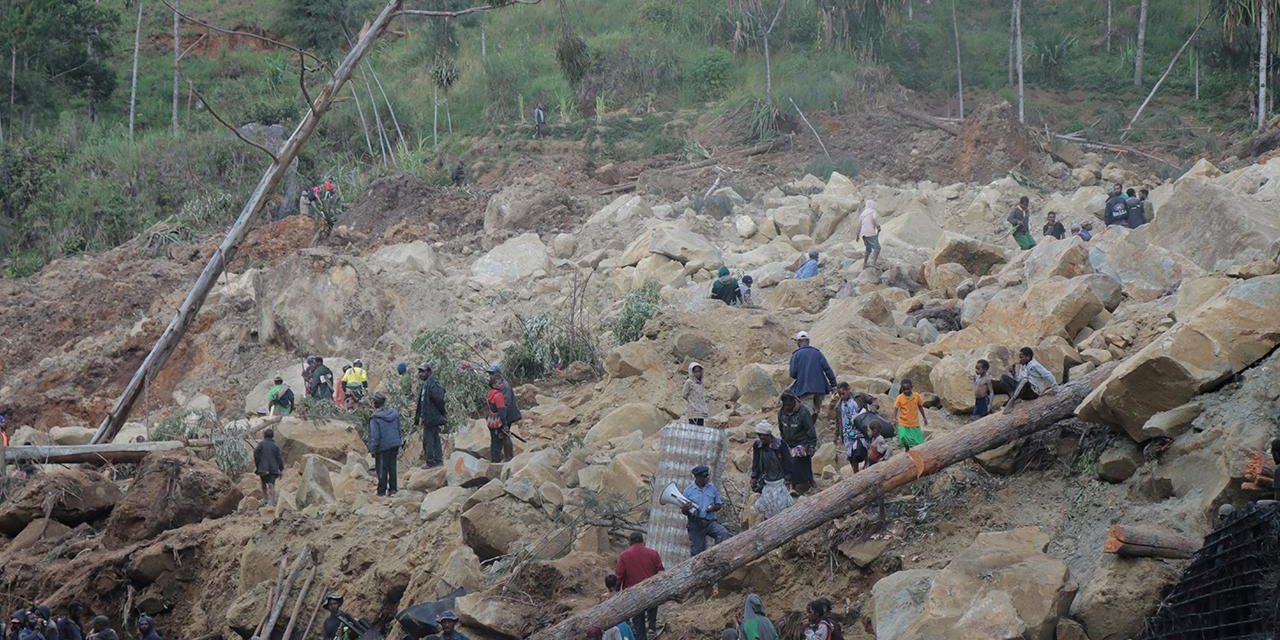 Papua Yeni Gine'de 2 bin kişi toprak altında kaldı