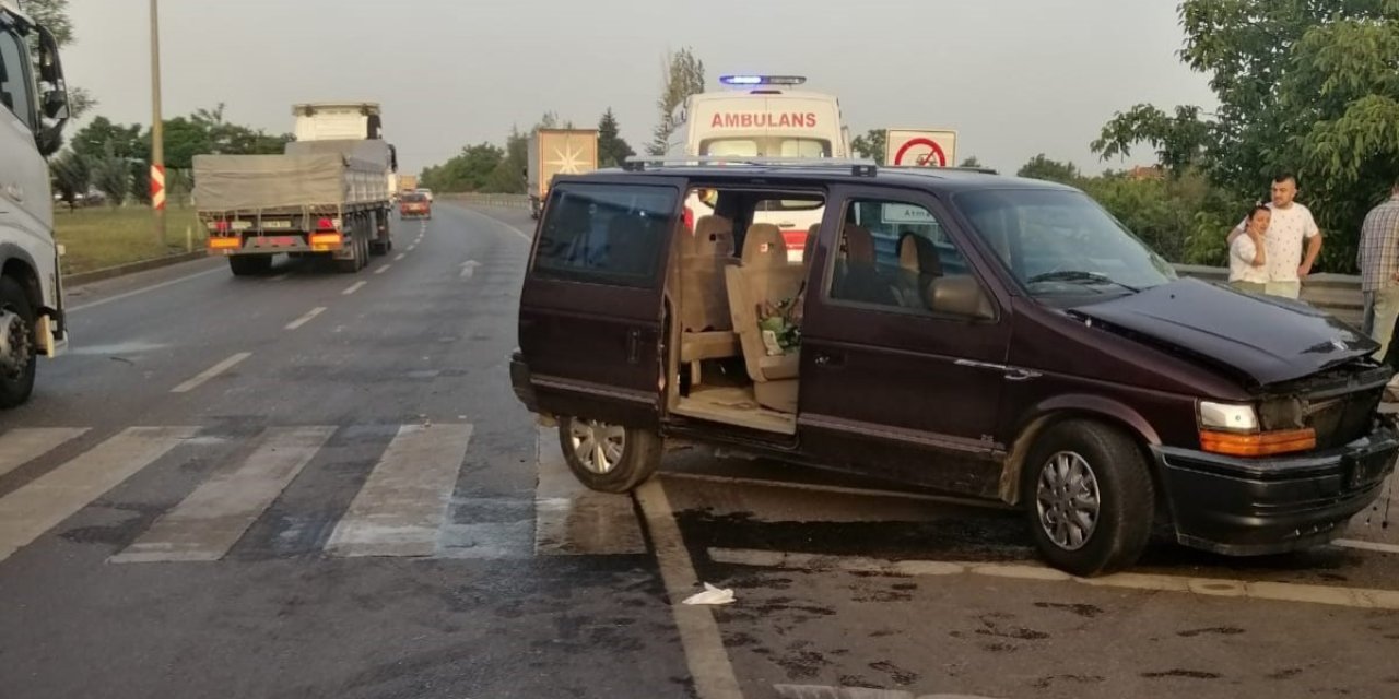 Konya'da tır otomobile çarptı: 2 yaralı