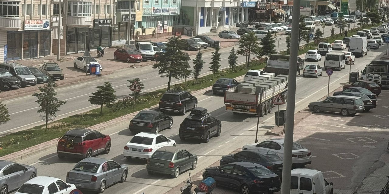 Konya-Ankara yolunda trafik yoğunluğu başladı