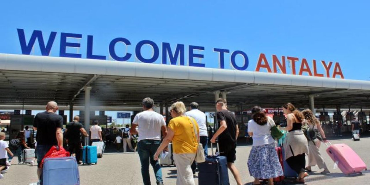 Antalya Havalimanı'nda uçuş ve yolcu sayısı rekoru kırıldı!