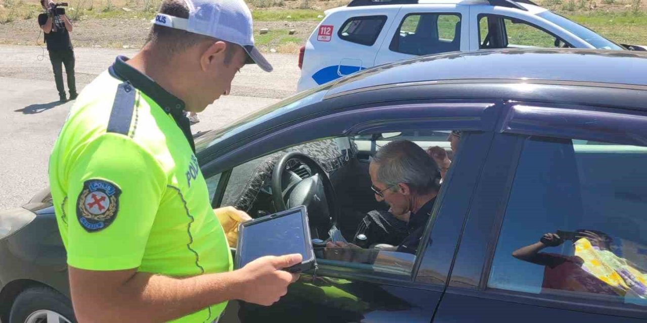 Bayram tatilinin son gününde polis ekipleri denetimlerini sürdürüyor