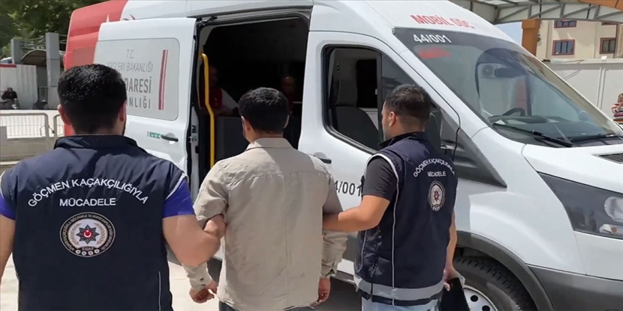 'Kalkan-24' denetimlerinde 1456 düzensiz göçmen yakalandı