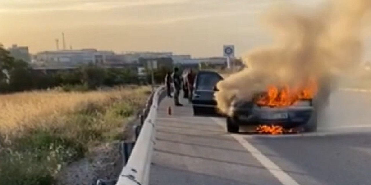 Konya'da otomobilde çıkan yangın söndürüldü