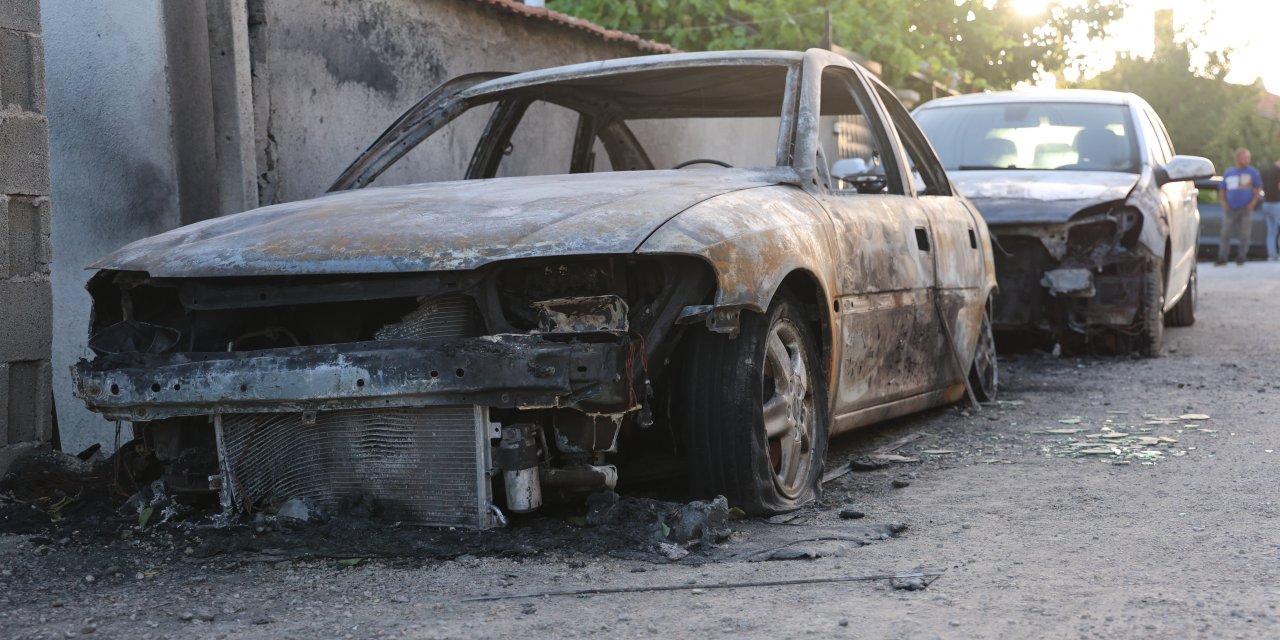 Konya'da 2 otomobili kundaklayan kadın tutuklandı, yeğeni gözaltında