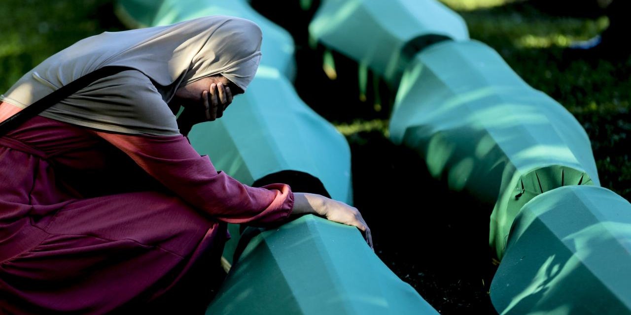 Srebrenitsa'da 14 soykırım kurbanı toprağa verilecek