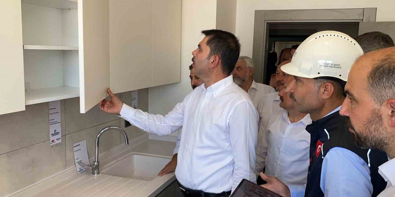 Bakan Kurum, yeni bakan yardımcılarını deprem bölgesinde görevlendirdi