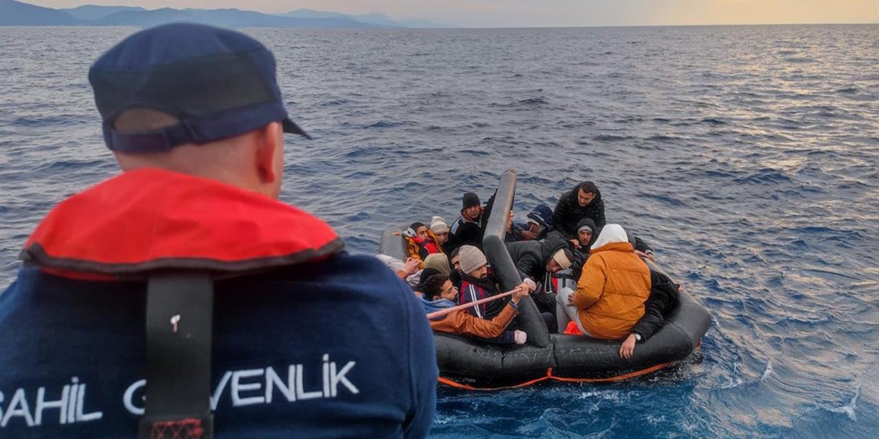 Yunanistan geri itti, 94 düzensiz göçmeni Türkiye kurtardı