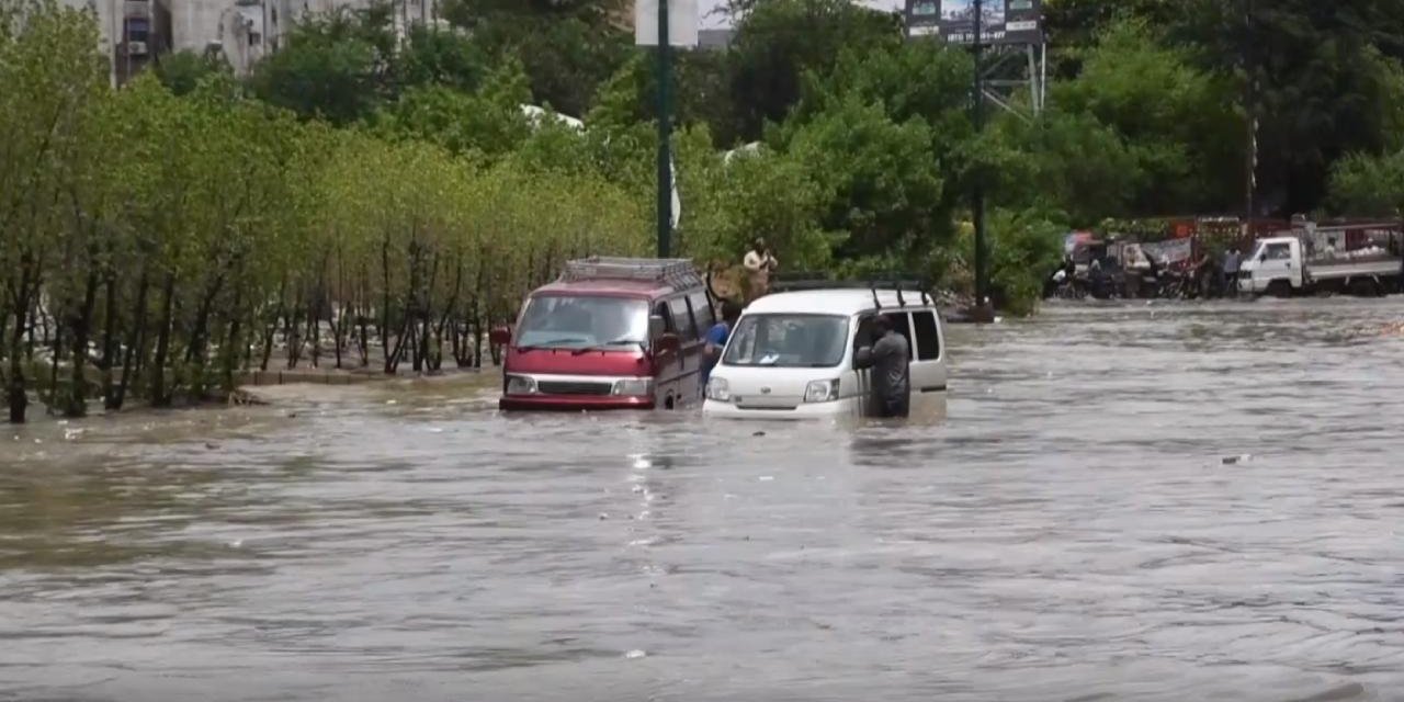 Pakistan'da muson yağmurlarının neden olduğu sellerde 14 kişi öldü