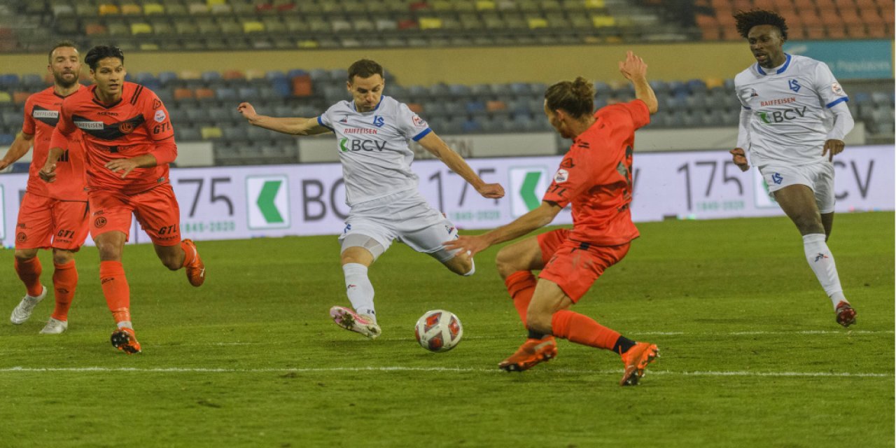 Son Dakika! Konyaspor sağ beki İsviçre'de buldu! Tecrübeli sağ bek Konya'ya geliyor!