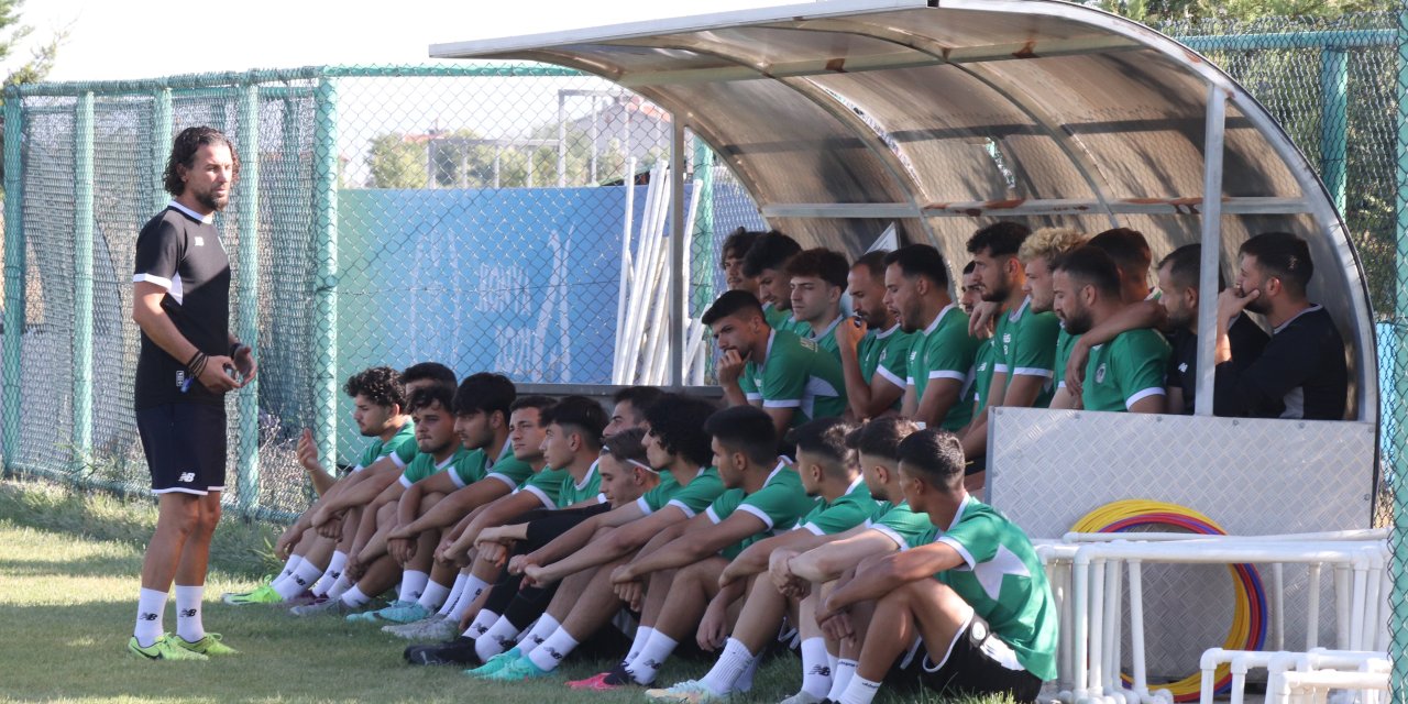 1922 Konyaspor Teknik Direktörü İsmail Aksu, Yavru Kartal'da kurmayı hedeflediği yapının detaylarını anlattı