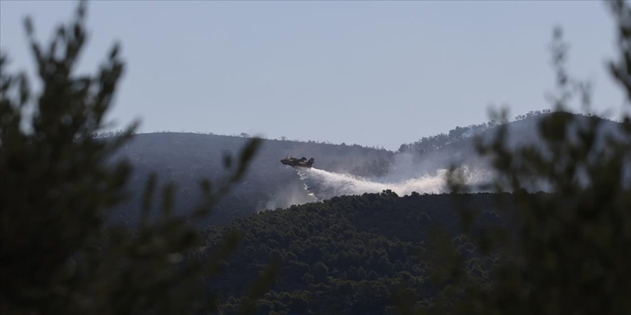 Yunanistan'da orman yangınlarına müdahale ediliyor