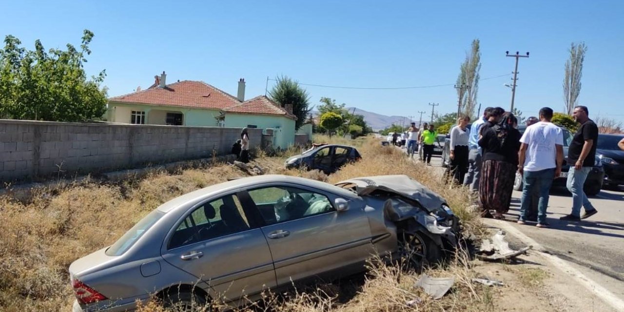 Konya'da otomobiller çarpıştı: 1 yaralı