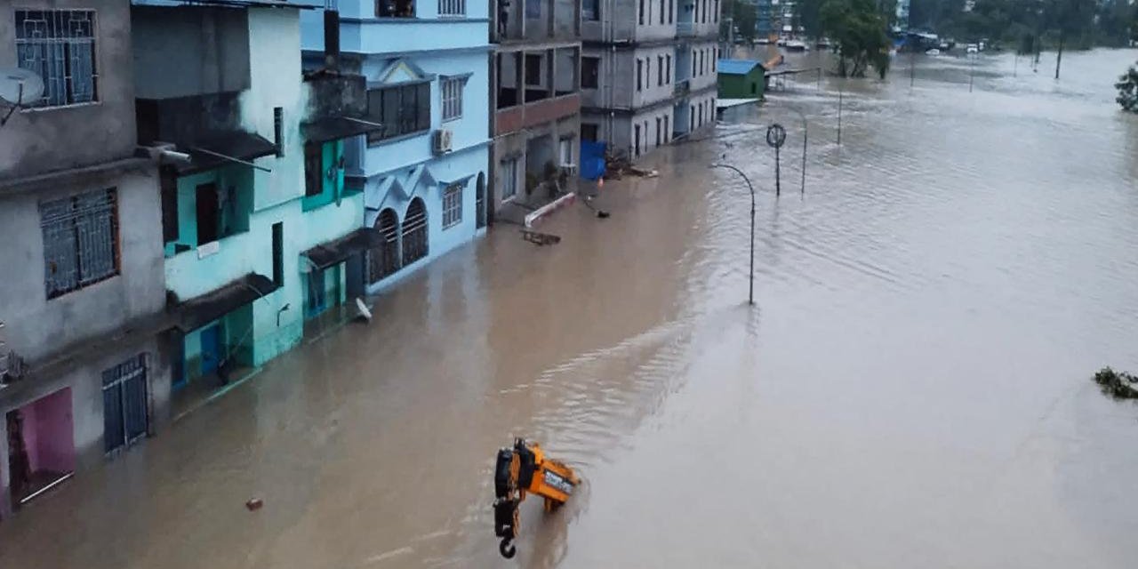 Hindistan'ın batısındaki şiddetli yağışlarda ölü sayısı 28'e çıktı