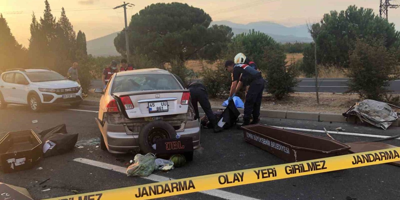 İzmir’de feci kaza: 2 ölü, 3 ağır yaralı