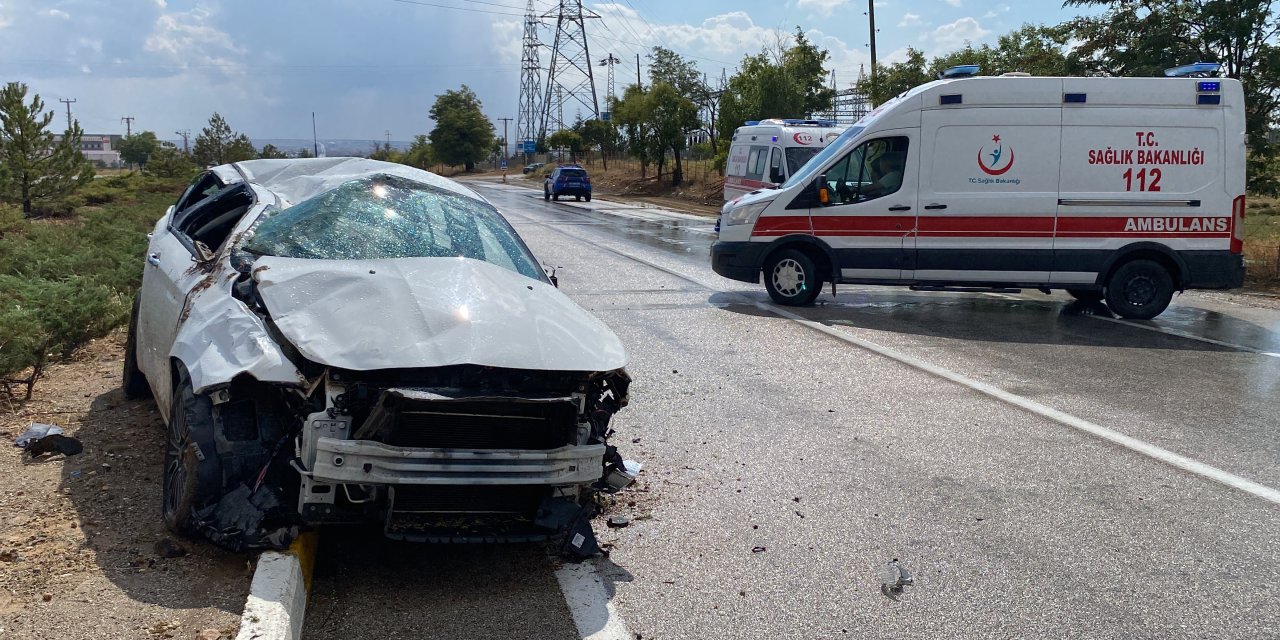 Konya'da kontrolden çıkan otomobil takla attı: 3 yaralı