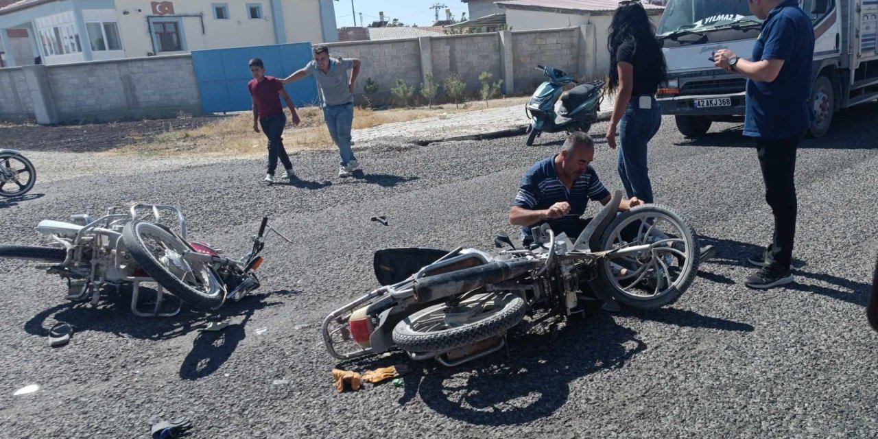 Konya’da iki motosiklet çarpıştı: 3 yaralı