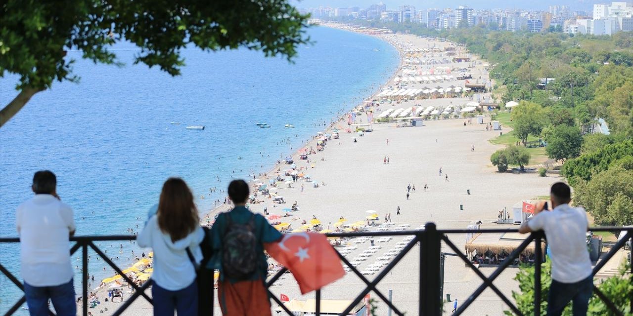 Antalya'da otellerin doluluk oranı yazı aratmıyor