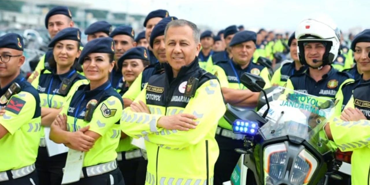 Bakan Yerlikaya, hizmete alınan yeni motosikletlerle deneme turu attı