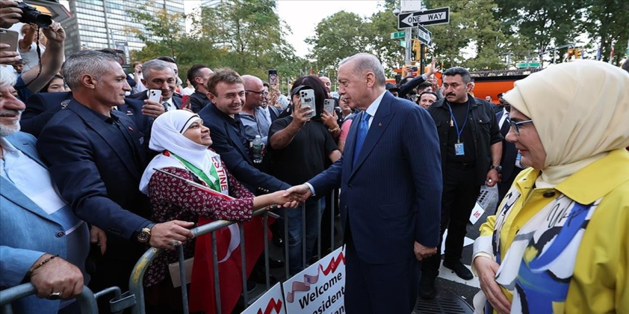 Erdoğan, ABD'deki Türkevi'nde sevgi gösterileriyle karşılandı