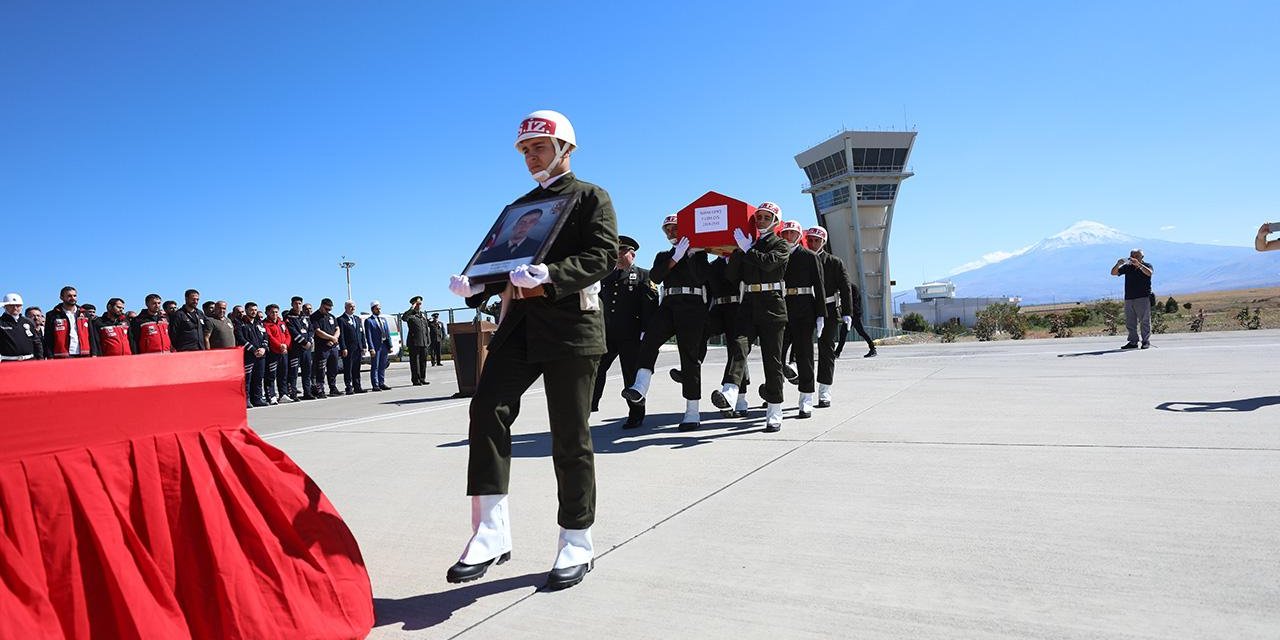 Ağrı şehidimizin naaşı memleketi Çanakkale'ye uğurlandı