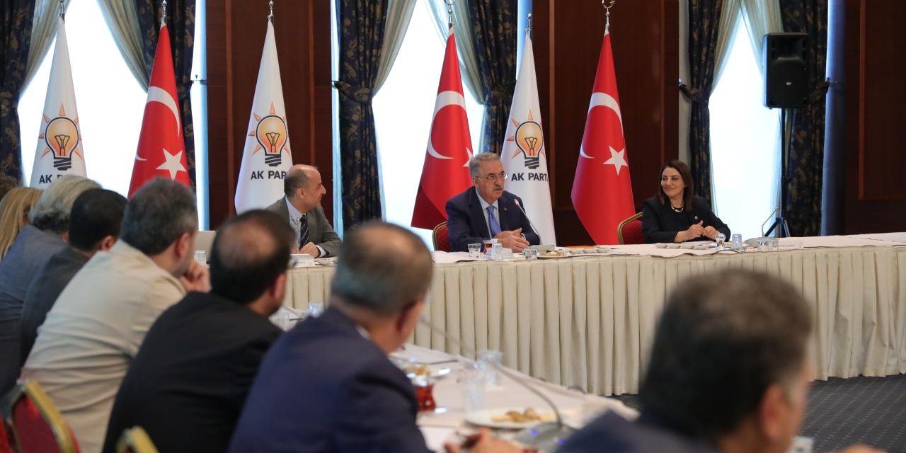 AK Parti'nin Yeni Anayasa Çalıştayı başladı