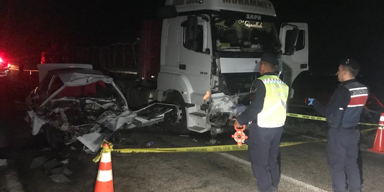 Konya'da tır ile otomobil çarpıştı: 1 ölü