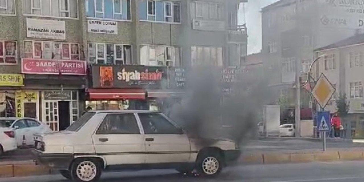 Konya'da trafik ışıklarında bekleyen otomobil alev topuna döndü!