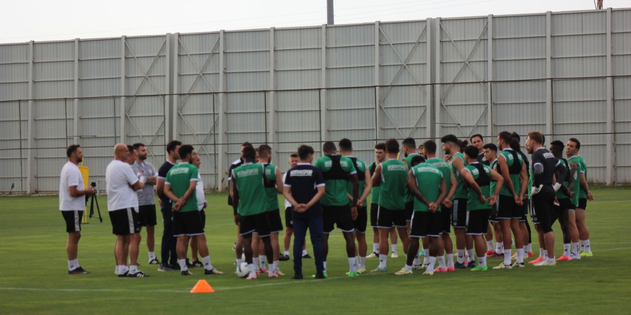 Konyaspor'da forma giymeyen üç isim kaldı