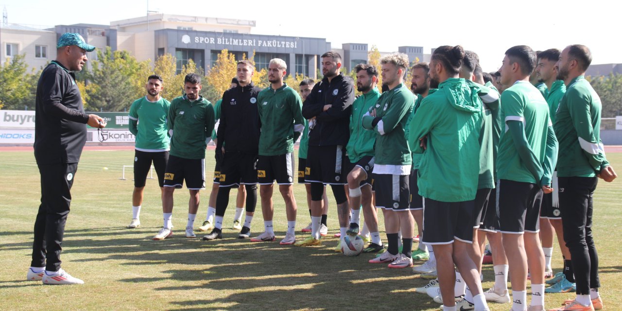 1922 Konyaspor yeni hocasıyla evinde çıkış arıyor