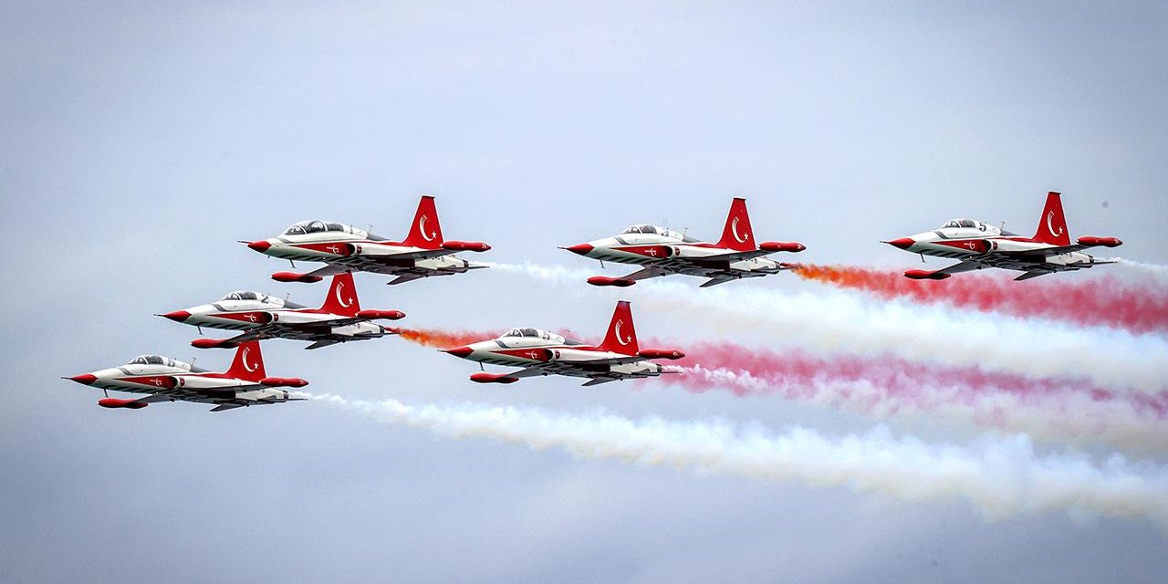 Türk Yıldızları Ata'ya saygı uçuşu yapacak