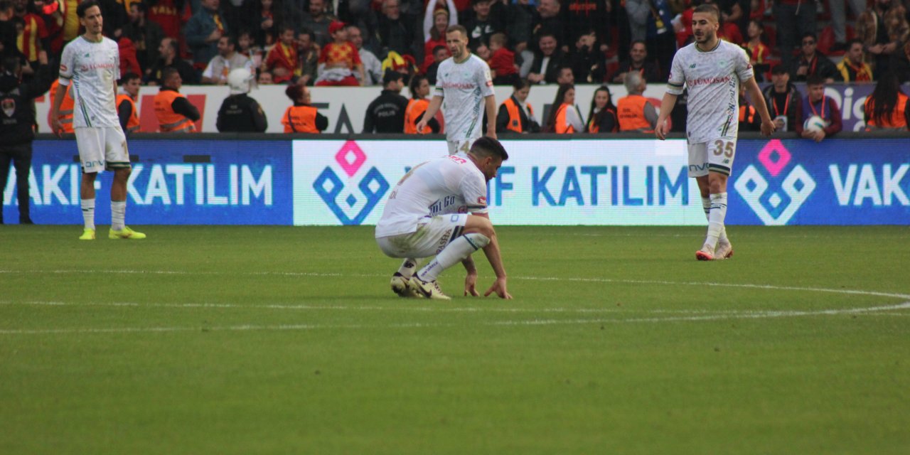 Konyaspor, İzmir'de uzatmalarda yıkıldı! Milli araya mutsuz gidiyoruz