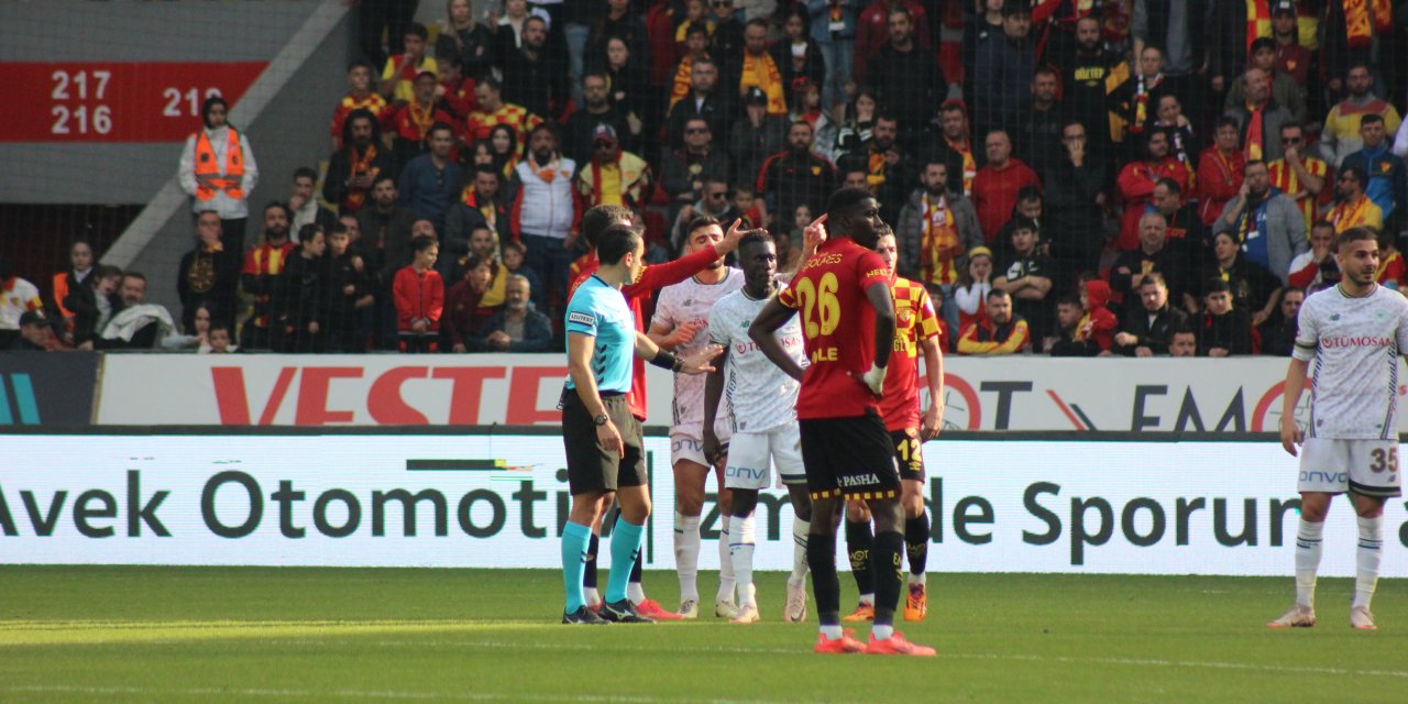 Göztepe - Konyaspor  Maçının VAR Kayıtları Açıklandı! İşte O Konuşmalar