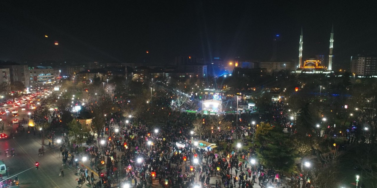 Konya Sokaklarında Fener Alayı Coşkusu!