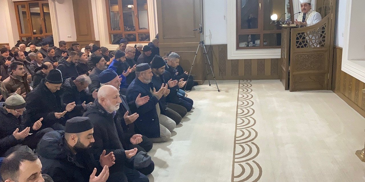 Konya'da Berat Kandilinde vatandaşlar camileri doldurdu