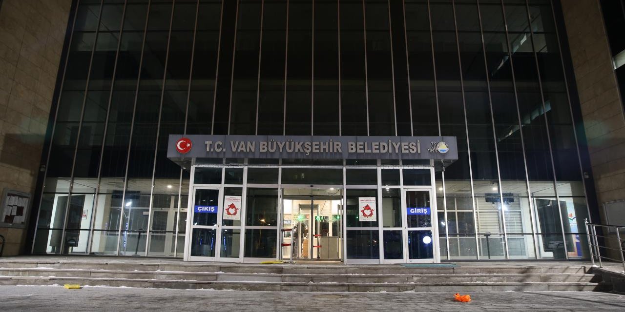 Van Büyükşehir Belediye Başkanı Zeydan görevden uzaklaştırıldı