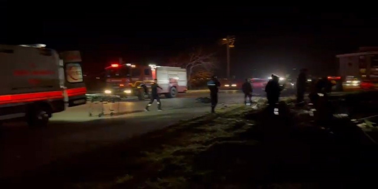 Otomobil ile motosiklet çarpıştı: 1 ölü, 2 yaralı