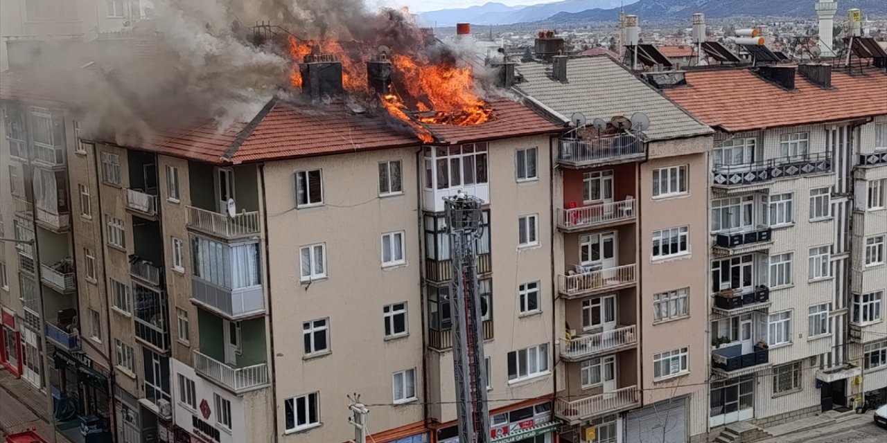 Konya'da apartmanda çıkan yangın korkuttu!